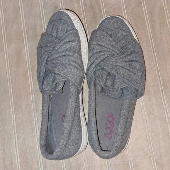 Sugar Girl Cute Bow Knot Detailing Causal Slip on Grey Sneakers - Picture 1 of 7